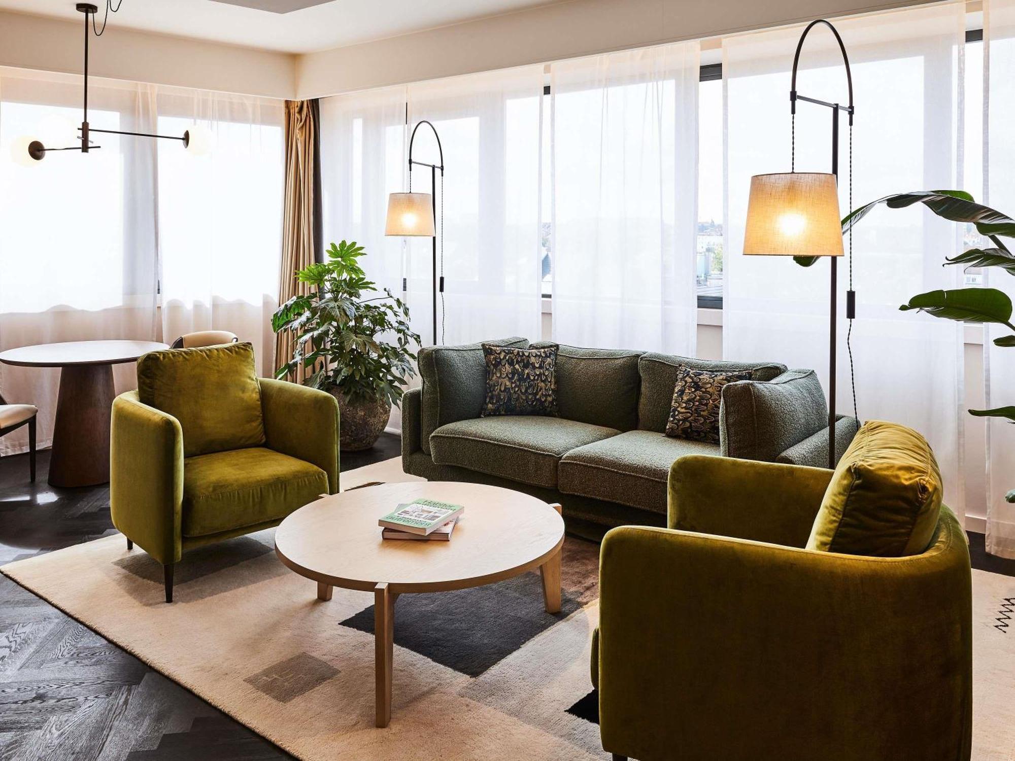 One-Bedroom Prestige King Suite with Separate Living Area